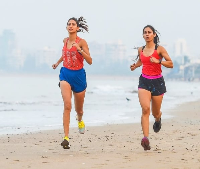 अभिनेत्री आहना कुमरा की लेटेस्ट फोटो